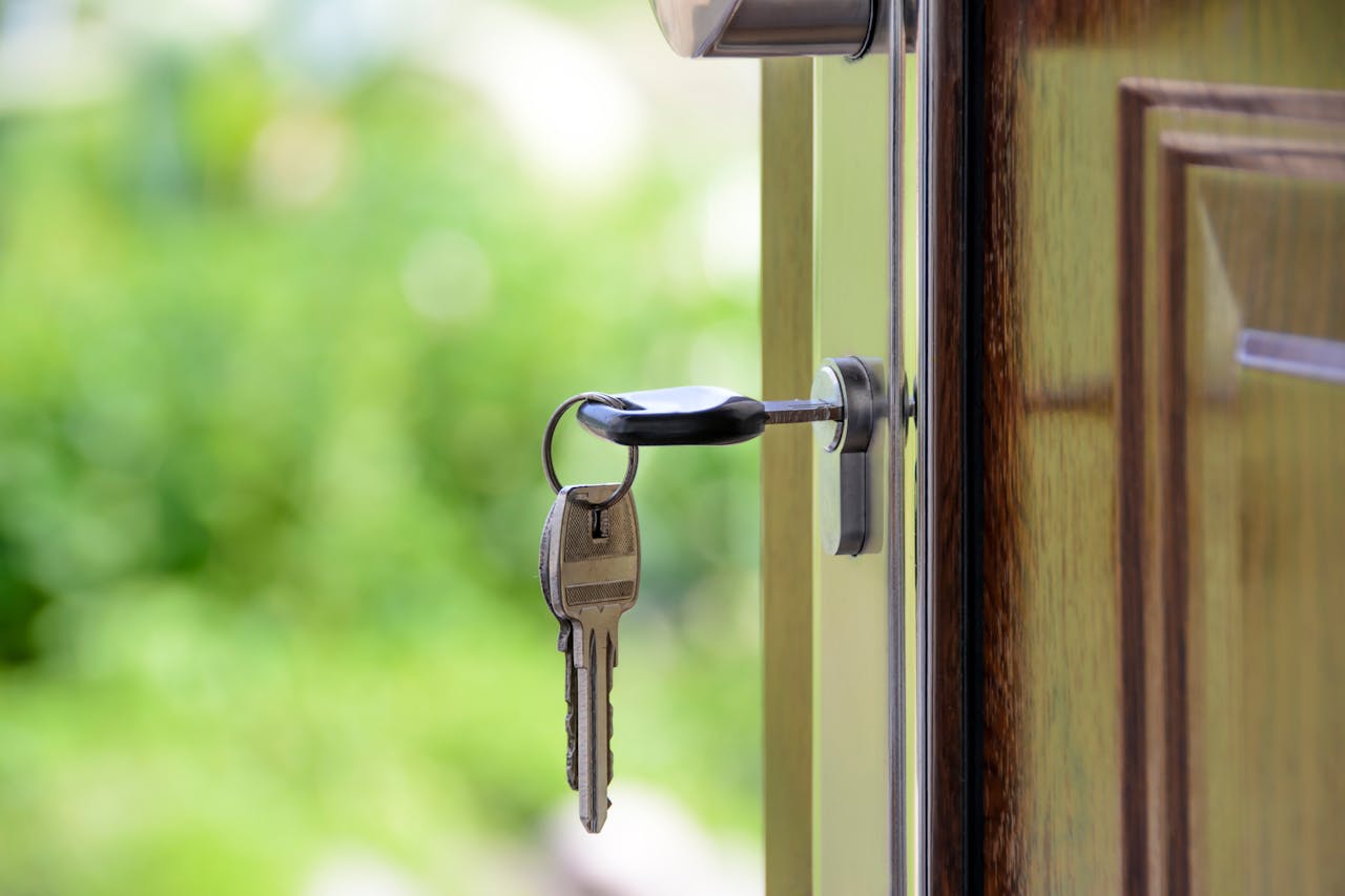 keys-inside-front-door-lock
